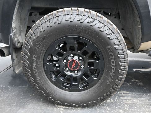 Used 2019 Toyota Tacoma TRD Off-Road image 12