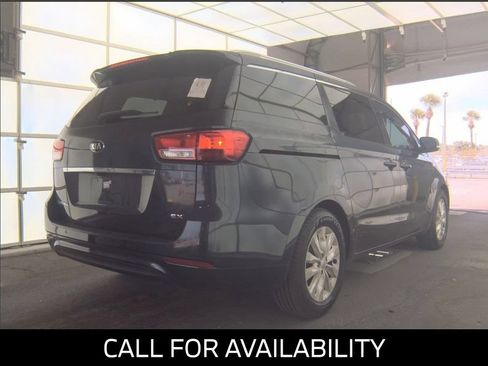 Used 2017 Kia Sedona EX FWD image 3