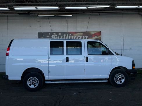 Used 2024 GMC Savana 2500 w/ Driver Convenience Package image 6