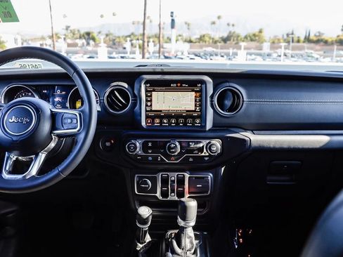 Used 2023 Jeep Wrangler Unlimited Sahara AWD/4WD image 15