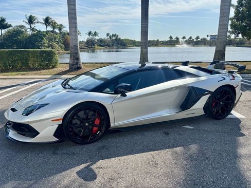 Used 2020 Lamborghini Aventador SVJ image 2
