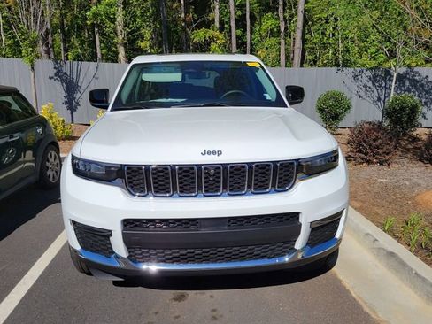 Used 2023 Jeep Grand Cherokee L Limited w/ Luxury Tech Group II image 2