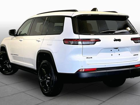 Used 2025 Jeep Grand Cherokee L Limited w/ Black Appearance Package AWD/4WD image 12