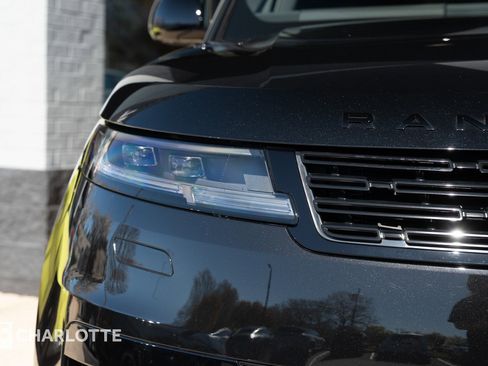 Used 2025 Land Rover Range Rover Sport Dynamic SE image 3