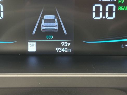 Certified 2025 Hyundai Elantra Hybrid FWD image 17