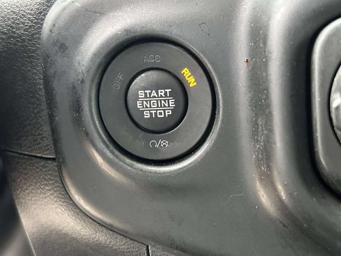Used 2023 Jeep Wrangler Unlimited w/ Sun & Screen Package AWD/4WD image 33