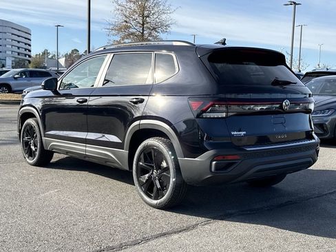 New 2026 Volkswagen Taos SE image 3