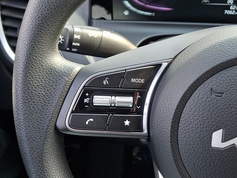 Used 2025 Kia Seltos LX image 21