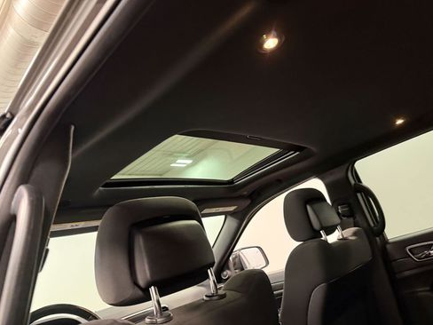 Used 2019 Jeep Grand Cherokee Laredo AWD/4WD image 53