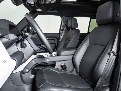 Used 2025 Land Rover Defender 110 S image 18