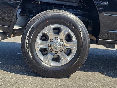 Used 2024 RAM 2500 Big Horn AWD/4WD image 6