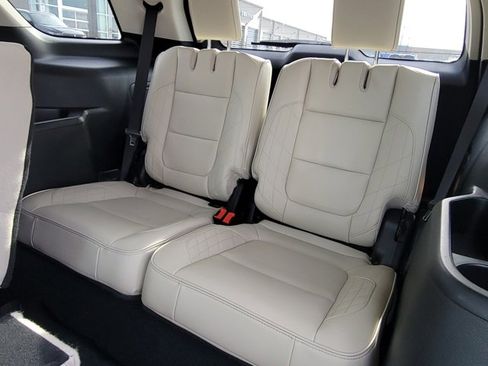 Used 2019 Ford Explorer Platinum image 15