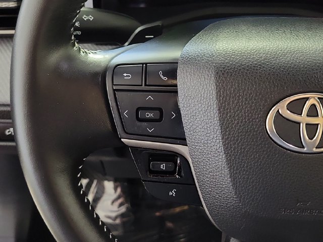 Used 2025 Toyota Camry SE FWD image 24