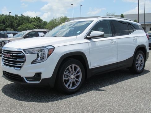 Used 2023 GMC Terrain SLT FWD image 3