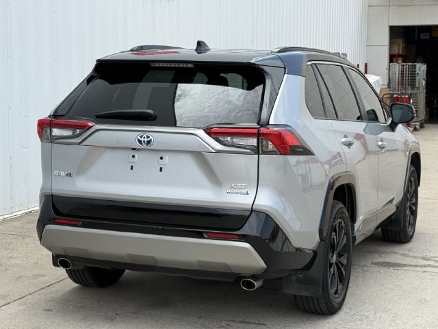 Used 2022 Toyota RAV4 XSE AWD/4WD image 4