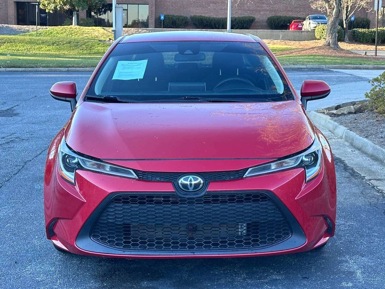 Used 2020 Toyota Corolla LE FWD image 3
