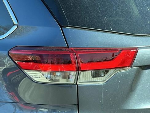 Used 2019 Toyota Highlander XLE image 9