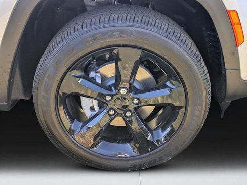 New 2025 Jeep Grand Cherokee Altitude RWD image 9