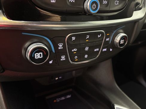 Used 2023 Chevrolet Traverse LT FWD image 47