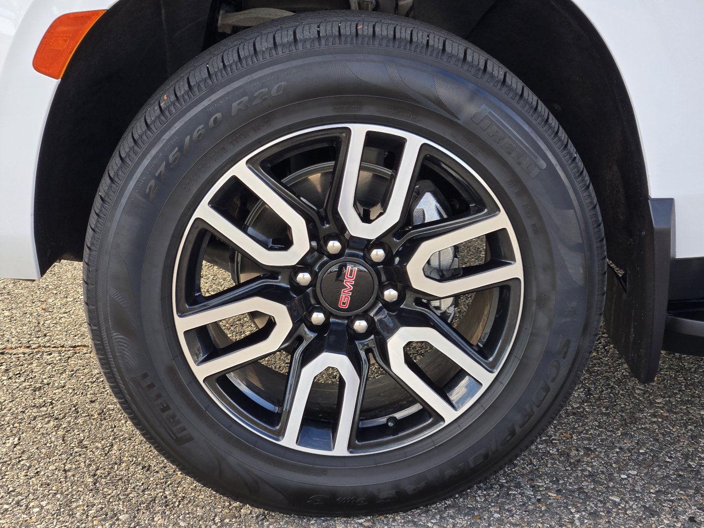 Used 2024 GMC Yukon AT4 AWD/4WD image 6
