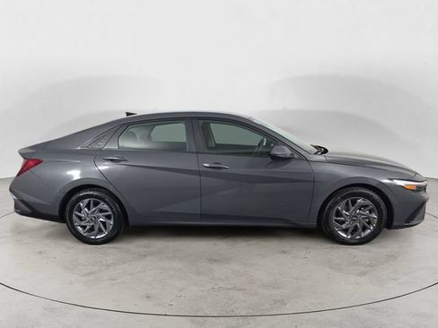 Used 2024 Hyundai Elantra SEL FWD image 6