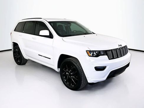 Used 2020 Jeep Grand Cherokee Altitude image 23