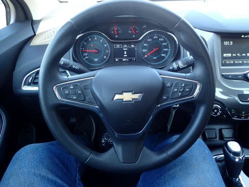 Used 2018 Chevrolet Cruze LT w/ LT Fleet Convenience Package image 13