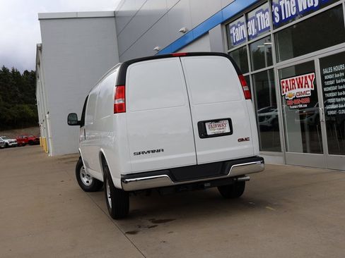 New 2025 GMC Savana 2500 w/ Enhanced Convenience Package RWD image 31