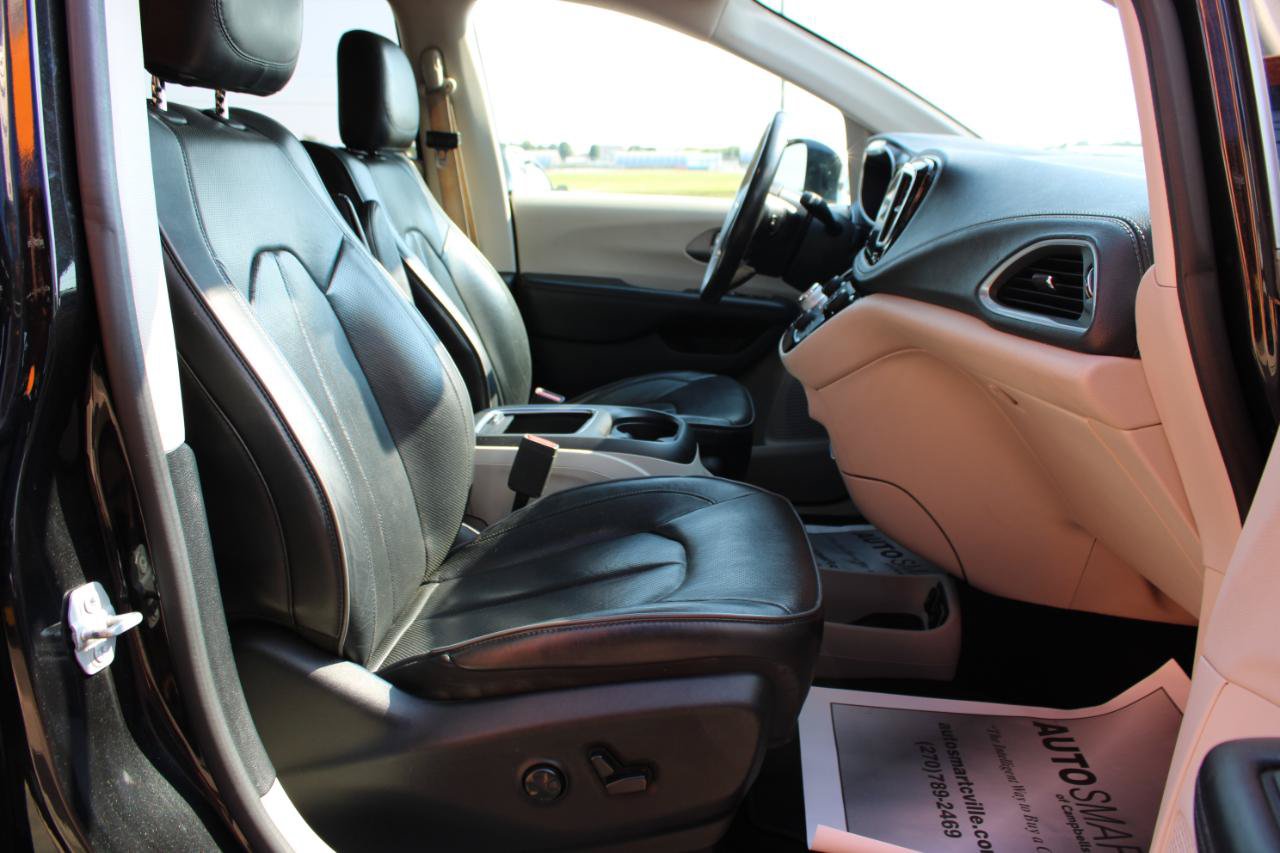 Used 2019 Chrysler Pacifica Limited FWD image 54