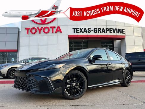 New 2026 Toyota Camry SE image 1