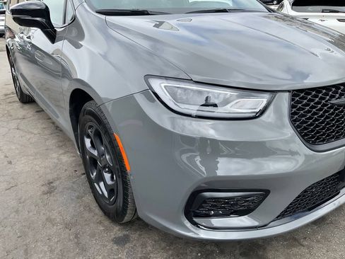 Used 2023 Chrysler Pacifica Limited w/ S Appearance Package FWD image 70