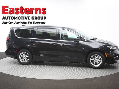 Used 2023 Chrysler Pacifica Touring-L FWD image 48