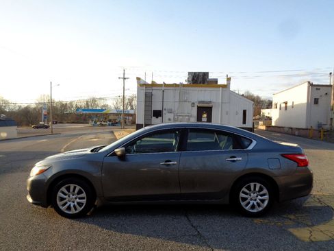 Used 2016 Nissan Altima 2.5 S w/ Power Driver Seat Package image 36