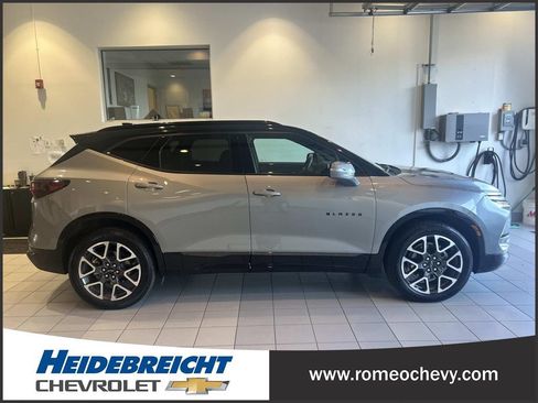 Used 2023 Chevrolet Blazer RS w/ Driver Confidence II Package FWD image 2