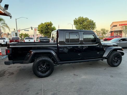 Used 2025 Jeep Gladiator Sport AWD/4WD image 10