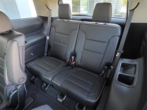 Used 2023 GMC Acadia Denali w/ Denali Ultimate Package image 16