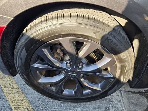 Used 2018 Chrysler Pacifica Touring Plus w/ S Appearance Package image 8