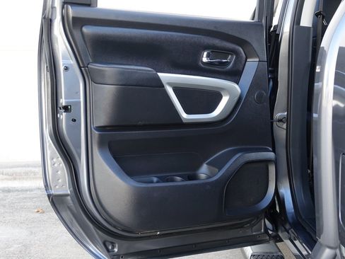 Used 2019 Nissan Titan SL image 37