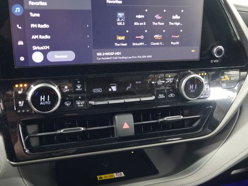 Used 2023 Toyota Highlander Limited image 25