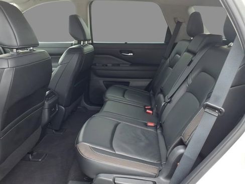 Used 2024 Nissan Pathfinder SL image 5