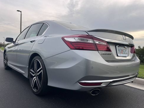 Used 2017 Honda Accord Touring image 8