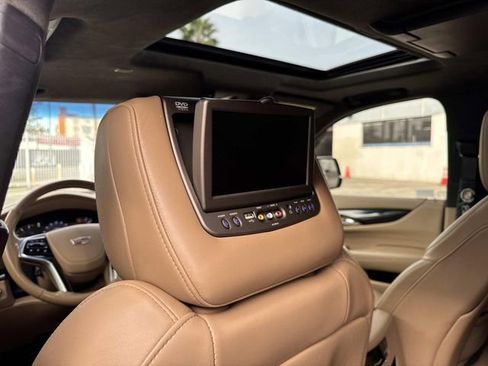 Used 2018 Cadillac Escalade Platinum image 14