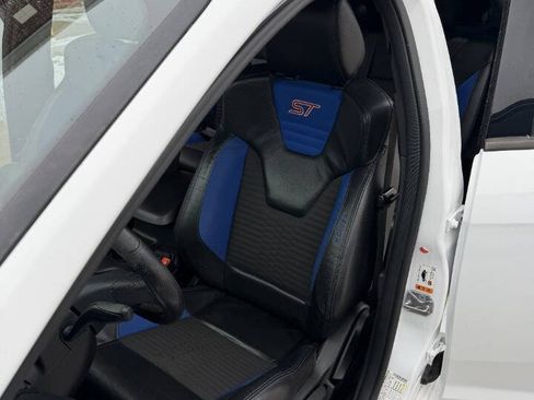 Used 2016 Ford Focus ST w/ Equipment Group 401A image 22