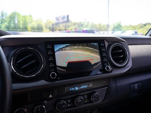 Used 2021 Toyota Tacoma TRD Off-Road AWD/4WD image 24
