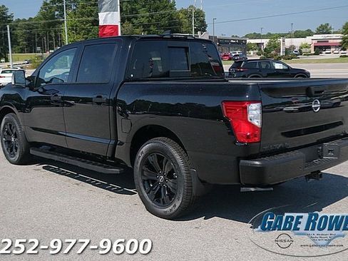 Used 2024 Nissan Titan SV w/ SV Convenience Package image 5