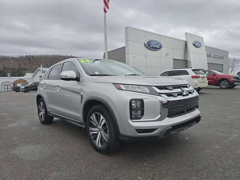 Used 2025 Mitsubishi Outlander Sport SE image 1