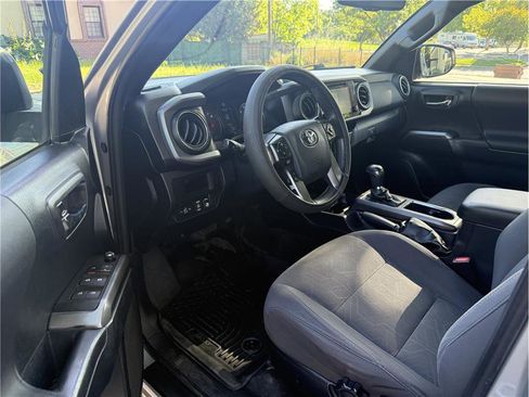 Used 2017 Toyota Tacoma TRD Off-Road w/ Tow Package AWD/4WD image 11