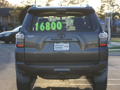 Used 2017 Toyota 4Runner SR5 image 3