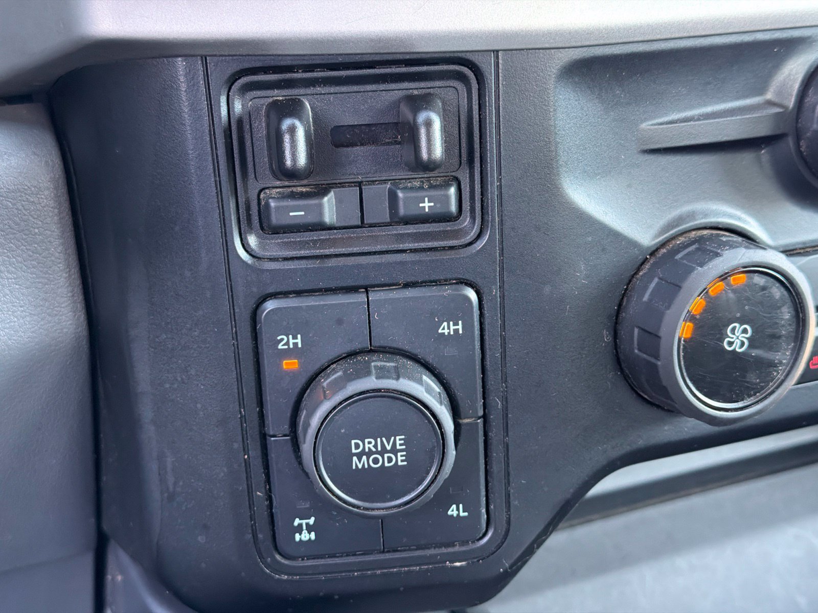 Used 2024 Ford F250 XLT w/ Black Appearance Package AWD/4WD image 25