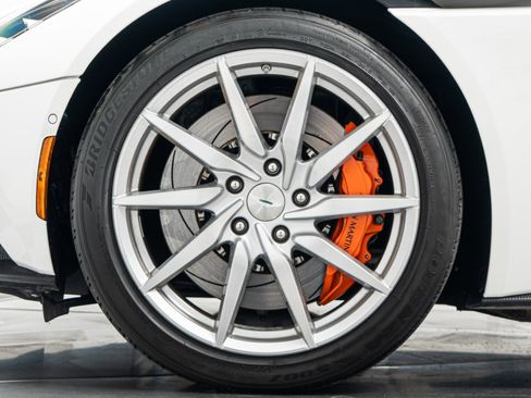 Used 2018 Aston Martin DB11 Coupe RWD image 10